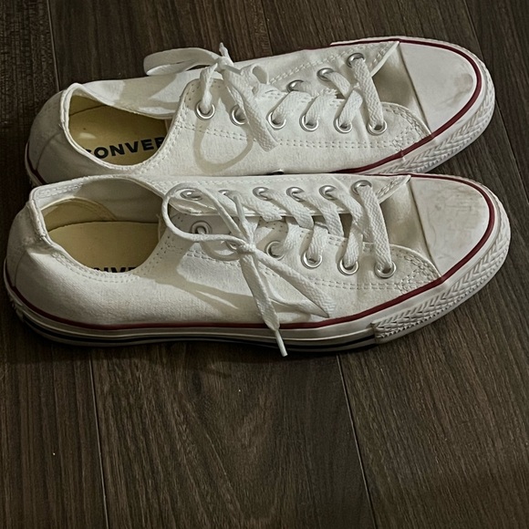 White converse sneakers women’s 9 or mens 7 - Picture 2 of 2